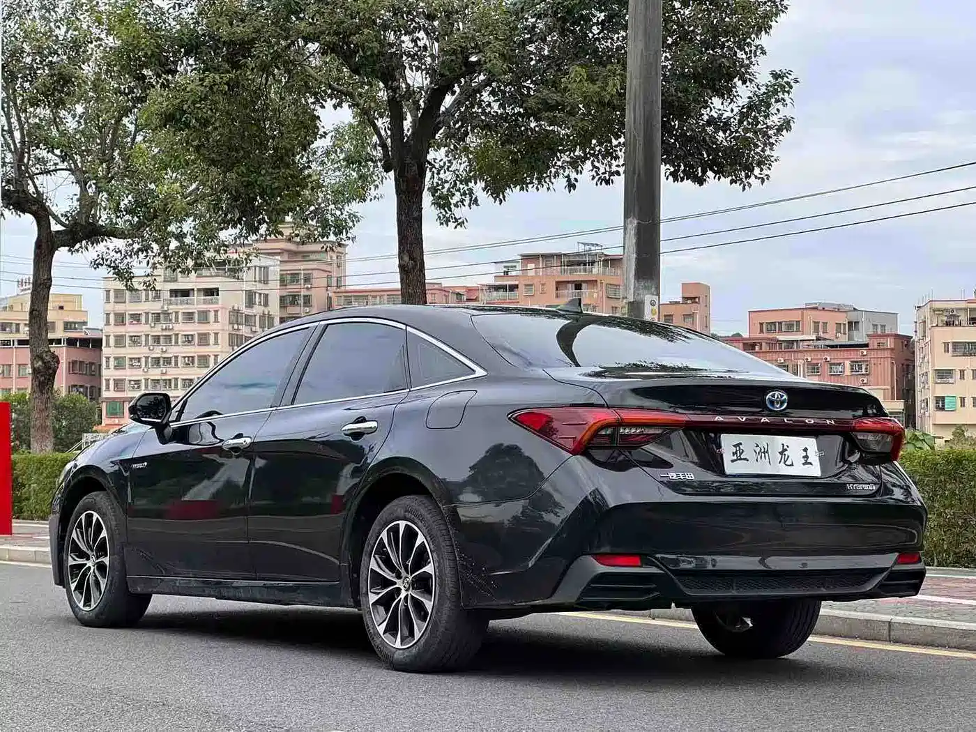 Toyota Avalon 2023 Hybrid 2.5L Luxury Edition фото 4