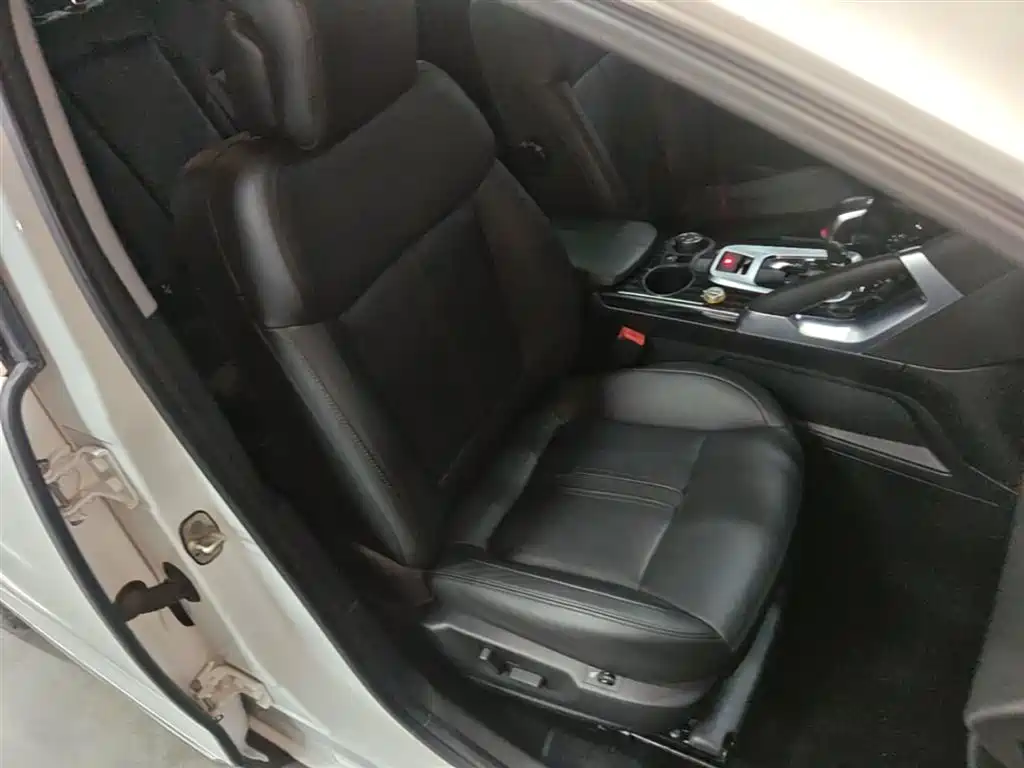 Peugeot 3008 2015 1.6THP Automatic Top Style Edition фото 25