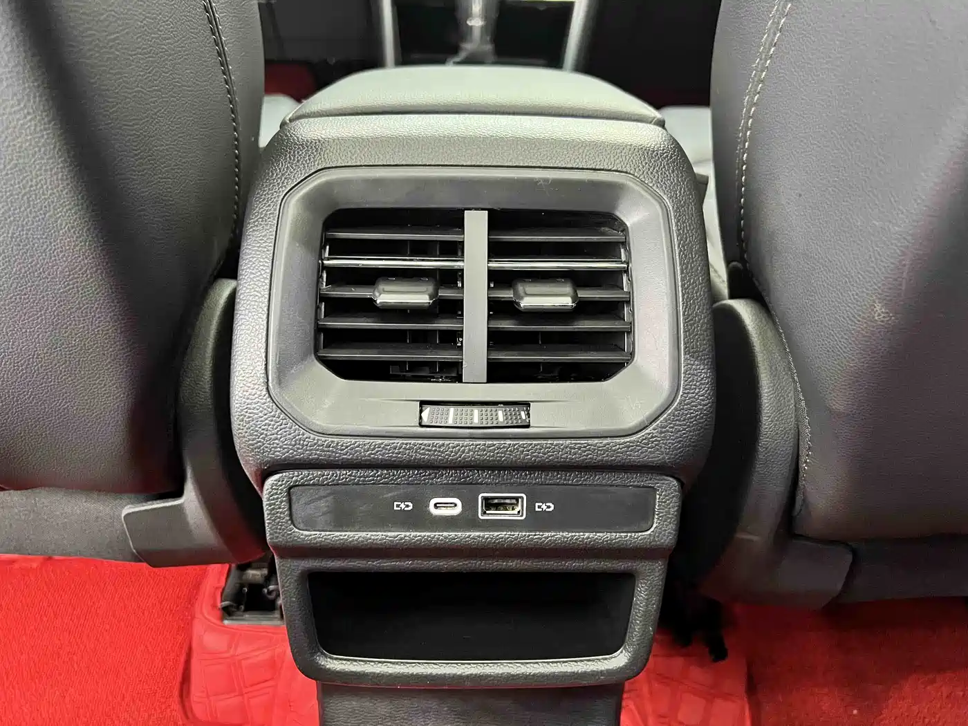 Volkswagen Tharu 2022 280TSI FWD Luxury Edition фото 13