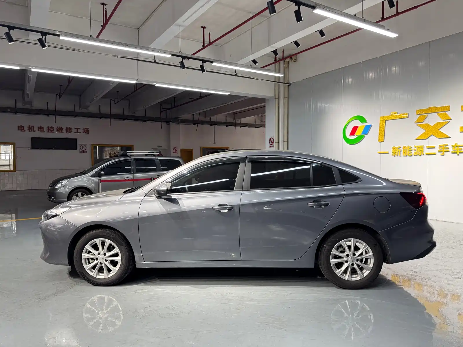 Фото 4 - Roewe i5