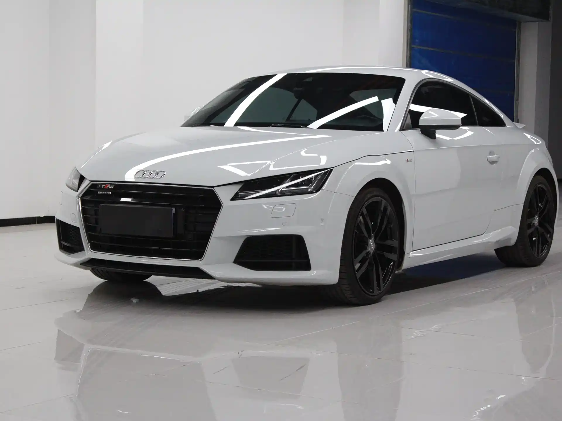 Фото 1 - Audi TT