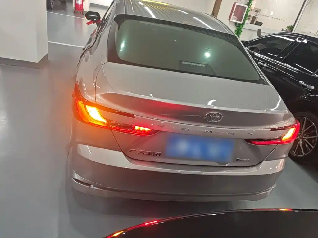 Фото 6 - Toyota Camry