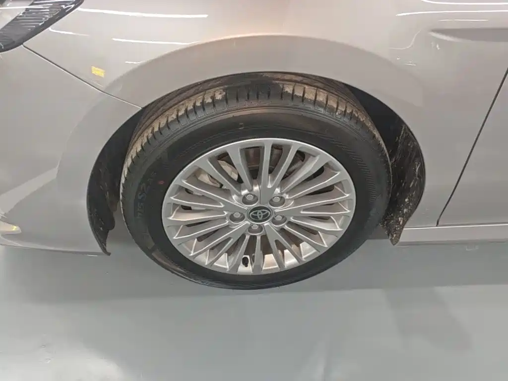 Фото 23 - Toyota Camry