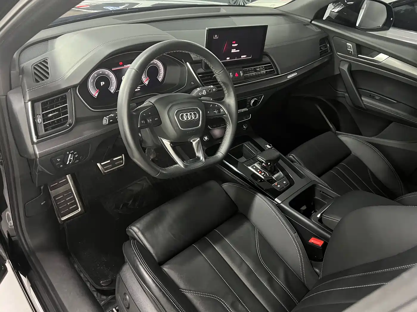 Audi Q5L 2024 Model 40 TFSI Luxury Dynamic фото 3