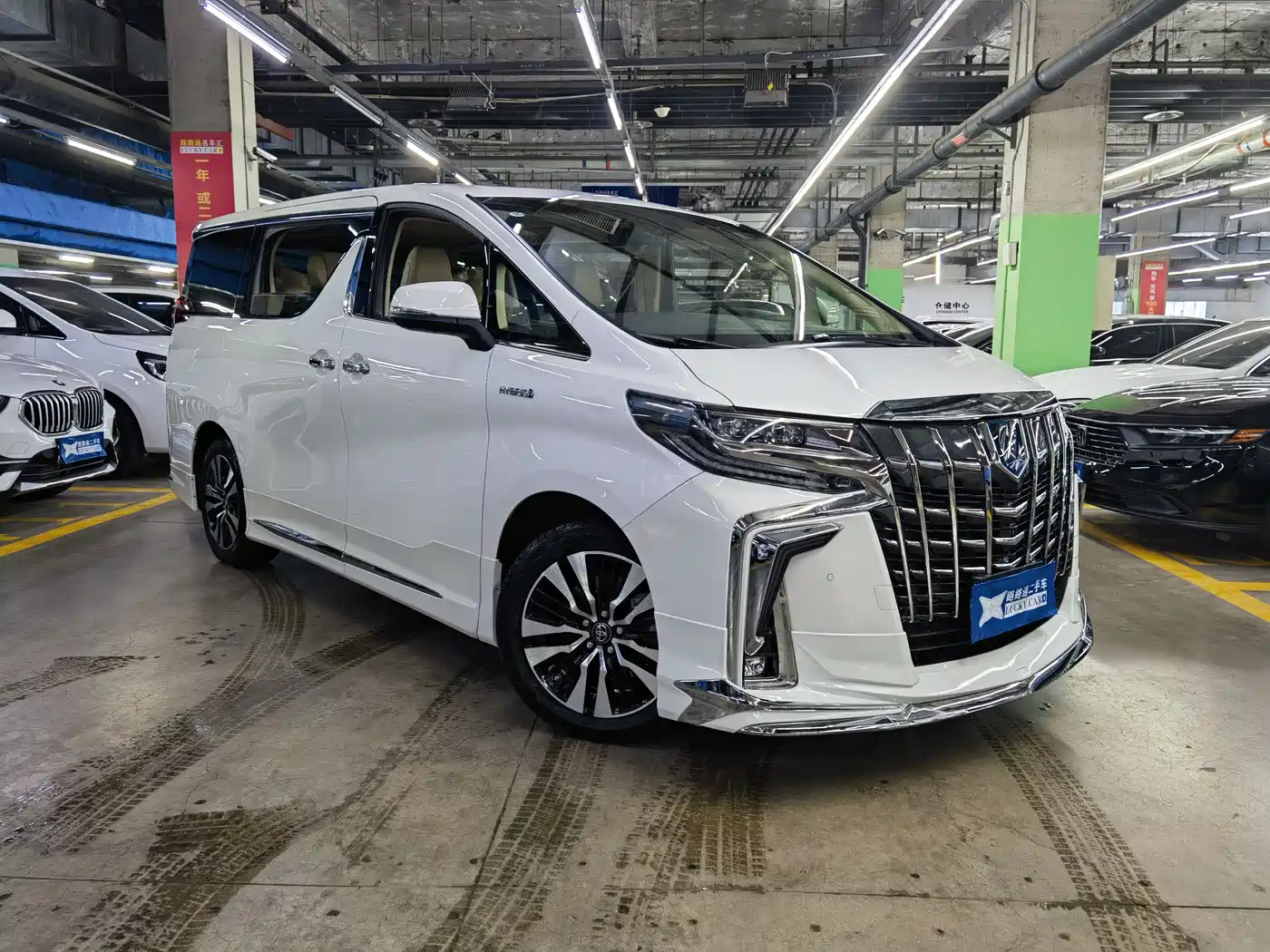 Toyota Alphard 2020 Hybrid 2.5L Premium Edition фото 3