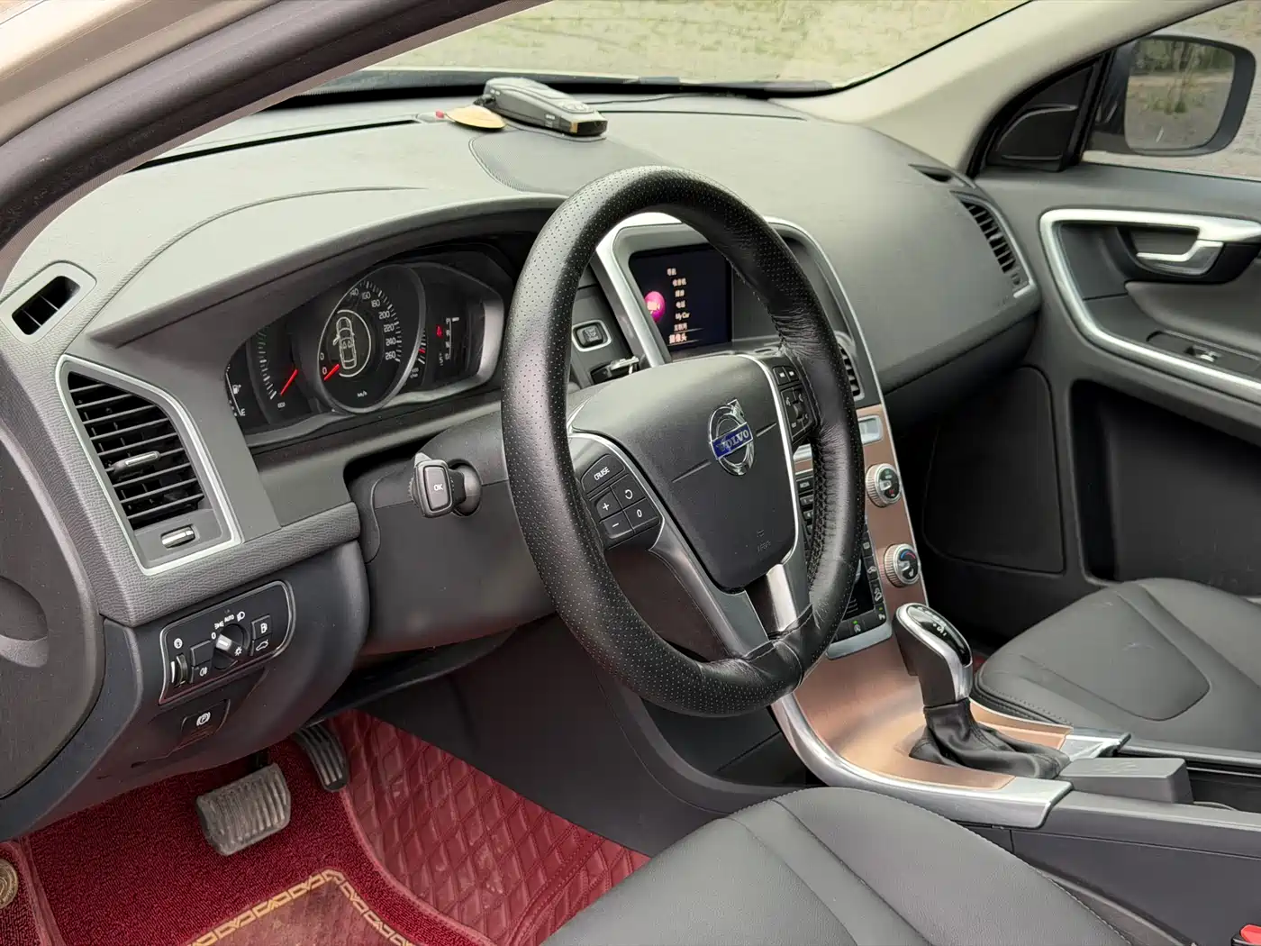 Фото 11 - Volvo XC60