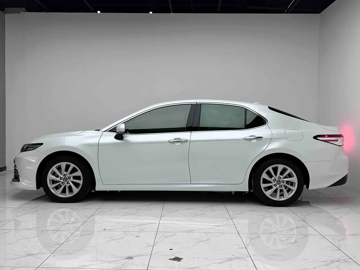 Toyota Camry 2023 2.0G Luxury Edition фото 3
