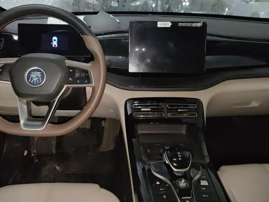 BYD Qin PLUS 2023 Champion Edition DM-i 55KM Leading фото 12