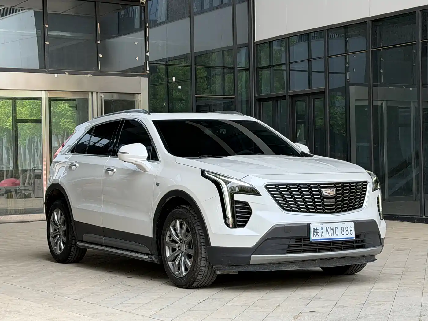 Cadillac XT4 2021 28T FWD Premium Edition фото 3
