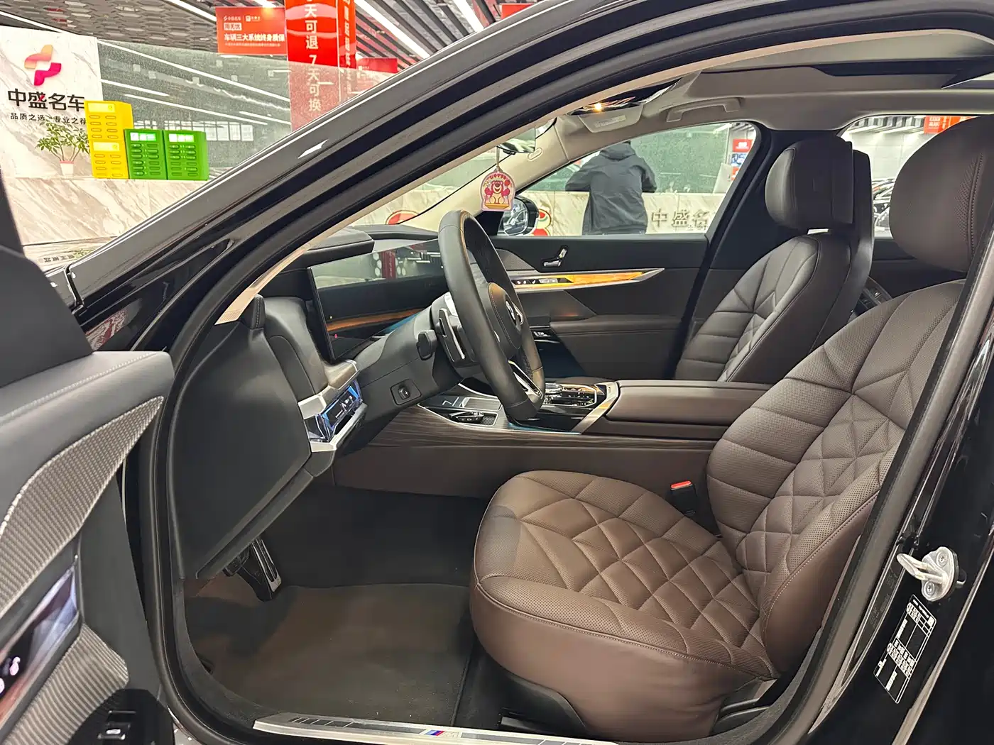 BMW 7 Series 2023 Model 735Li M Sport Package фото 5