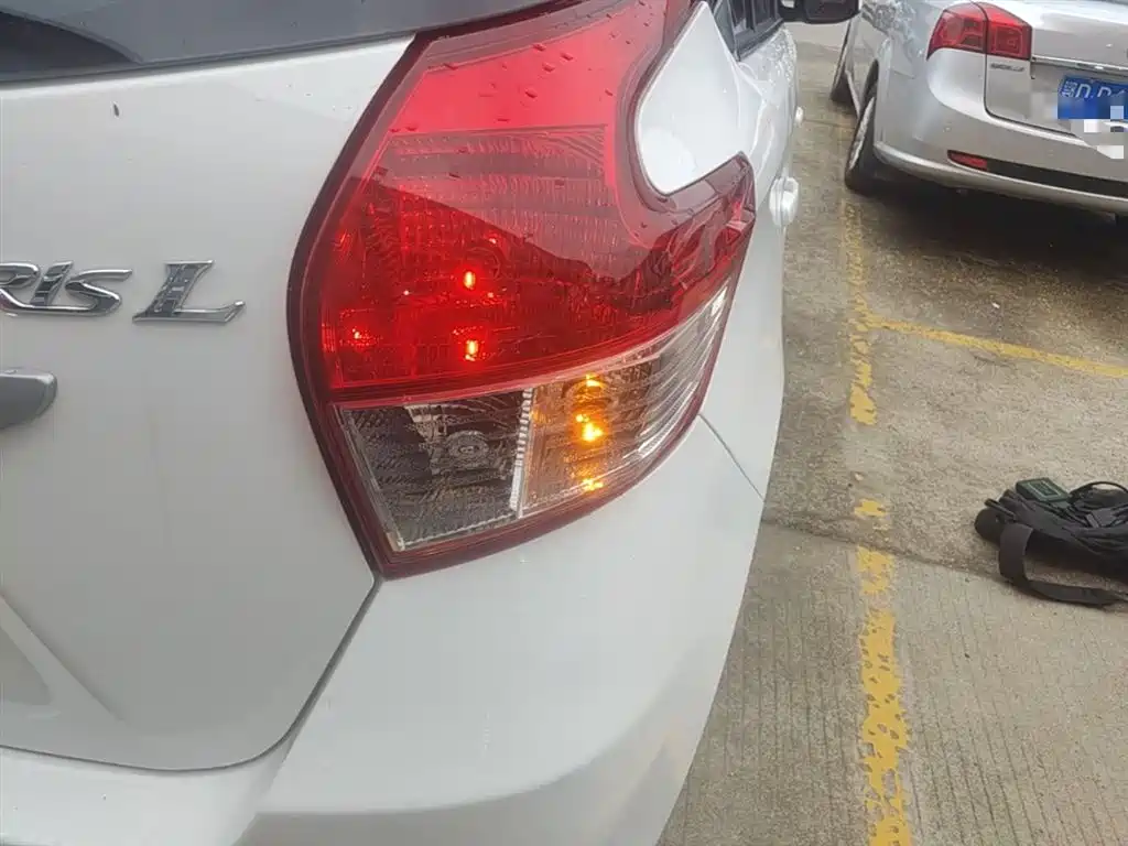 Toyota YARiS L Zhi Xuan 2015 1.5E Auto Charming Edition фото 8
