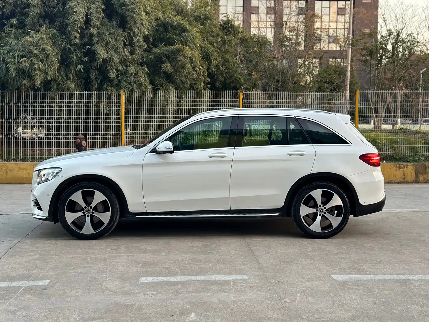 Mercedes-Benz GLC 2018 GLC 300 4MATIC Dynamic фото 5