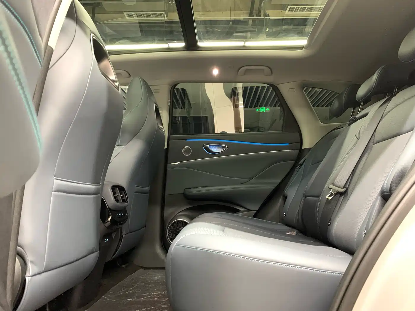 BYD Hai Shi 07 DM-i 2025 150 Pilot+ Edition фото 9
