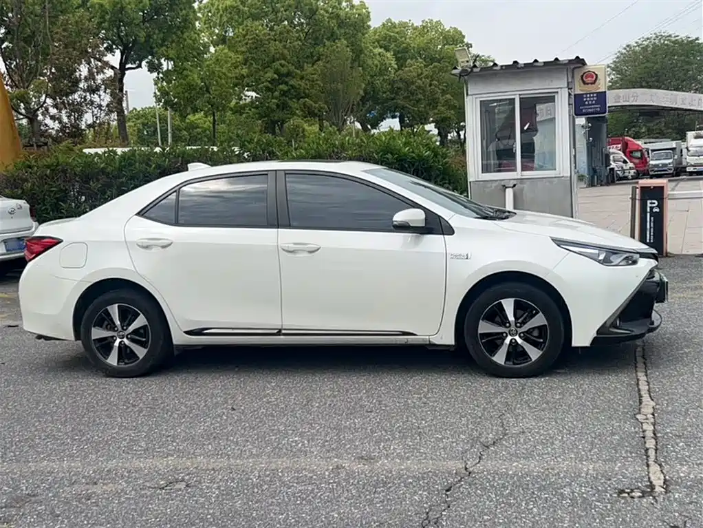 Toyota Levin Twin Engine E+ 2019 1.8PH GS E-CVT Elite Sunroof Edition фото 16