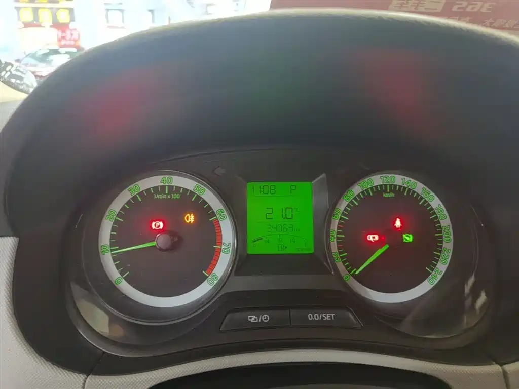 Škoda Fabia 2017 1.4L Auto Car Enjoy Edition фото 12