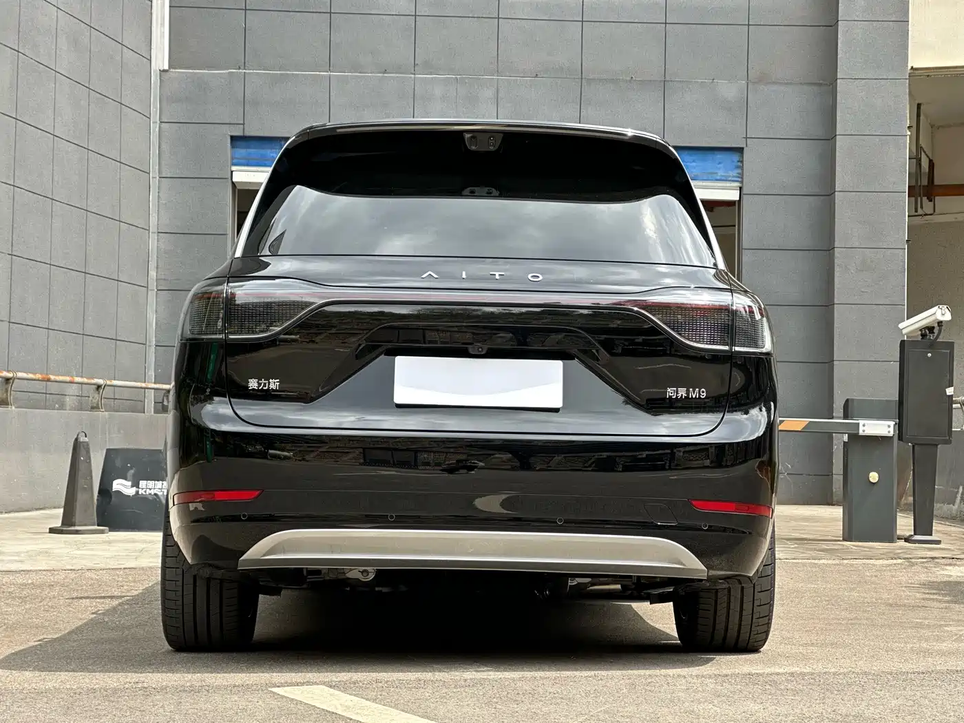 AITO Wenjie AITO M9 2025 Extended Range Ultra 52kWh 6-Seater фото 4