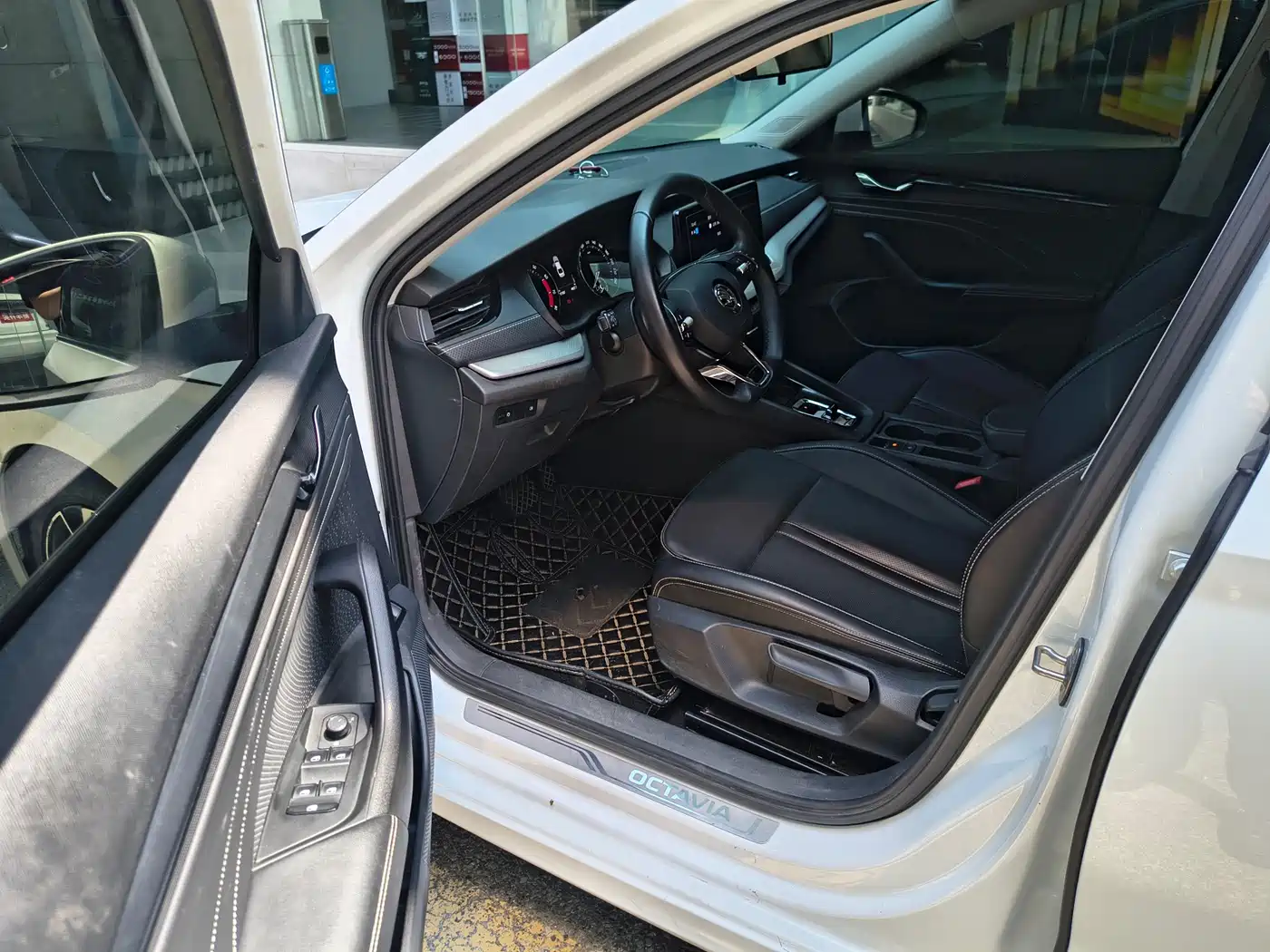 Škoda Octavia 2023 PRO TSI280 Premium Edition фото 11