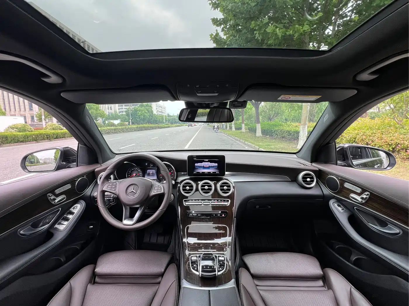 Mercedes-Benz GLC 2018 Facelift GLC 260 4MATIC Luxury фото 9