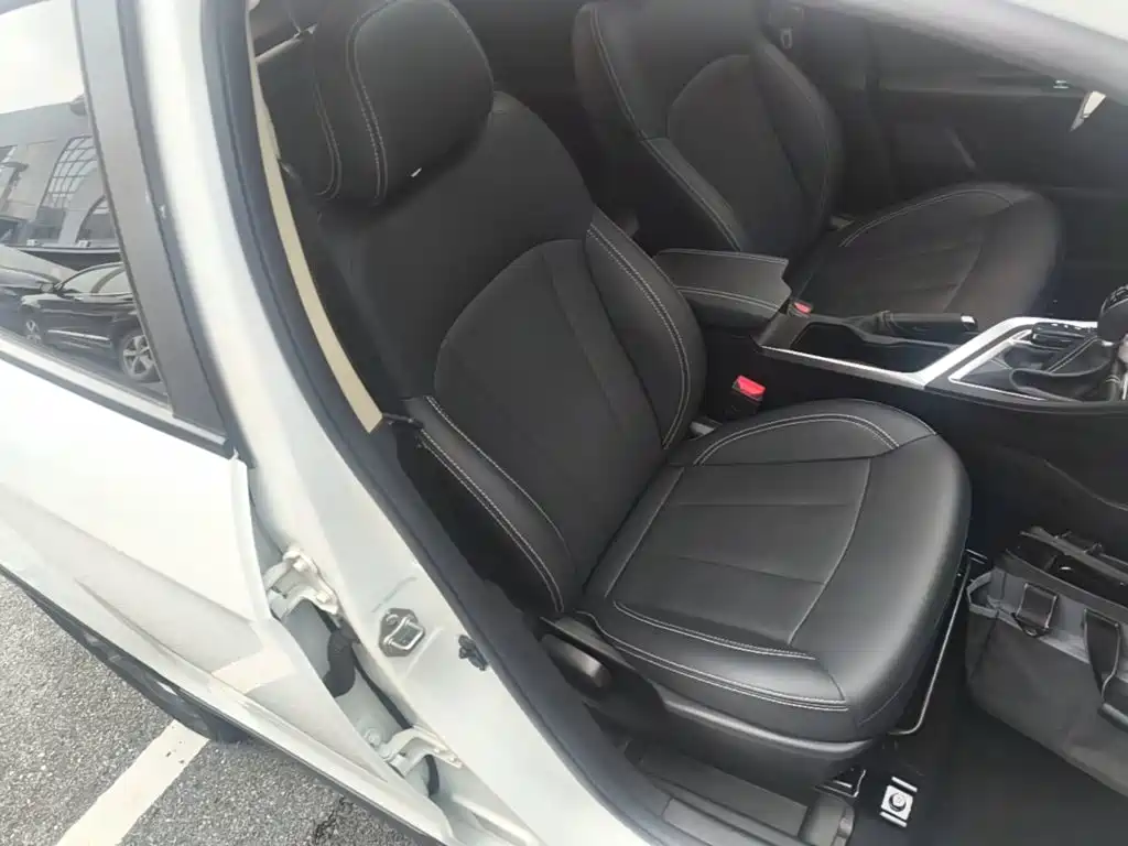 Фото 25 - Geely Vision X3