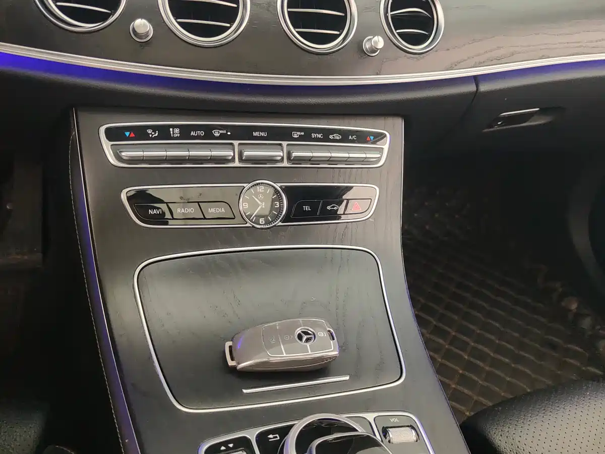 Mercedes-Benz E-Class 2018 Facelift E 200 L Sport фото 13