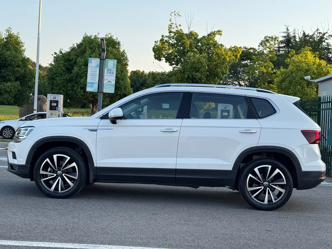 Volkswagen Tharu 2021 Model 280TSI 2WD Luxury Edition фото 5