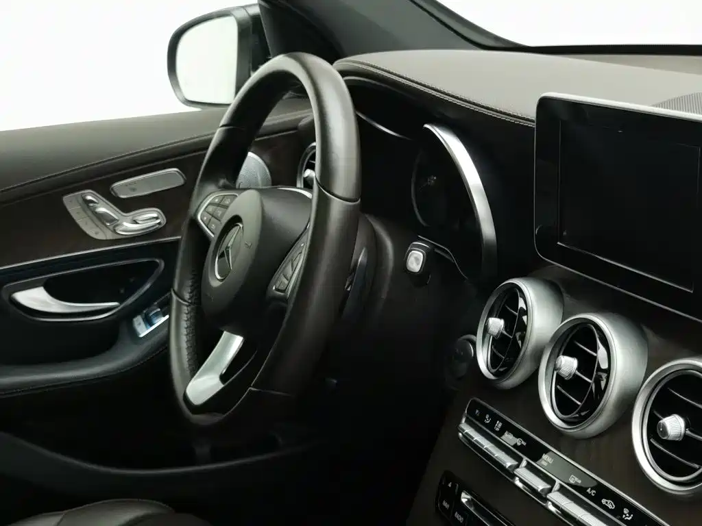Фото 22 - Mercedes-Benz GLC