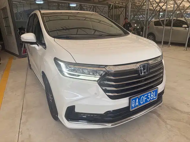 Honda Odyssey 2024 2.0L e:HEV Sharp·Ultimate Edition — фото 3