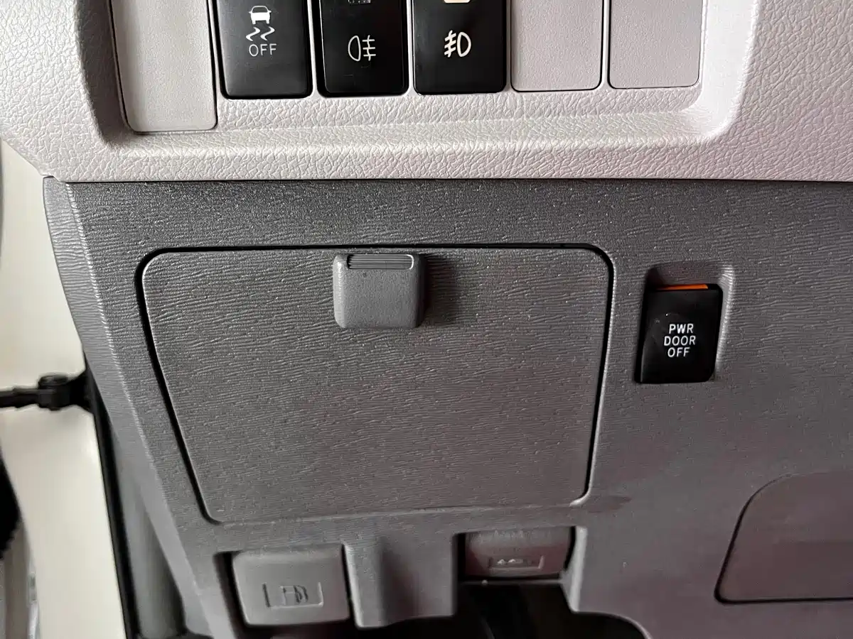 Toyota Sienna 2015 3.5L 4WD L фото 13
