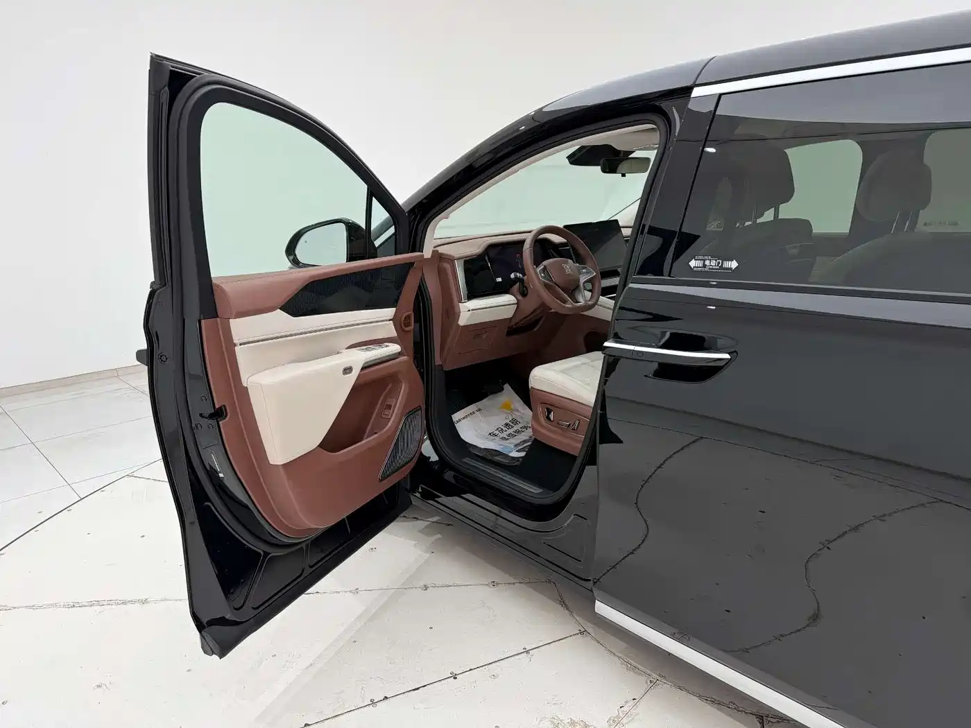 BYD Xia 2025 DM-i 1.5T 180km Surpass Edition фото 10