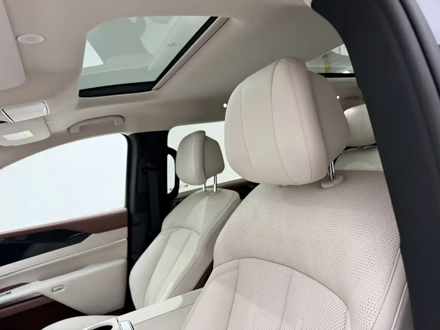 BYD Xia 2025 DM-i 1.5T 180km Surpass Edition фото 15