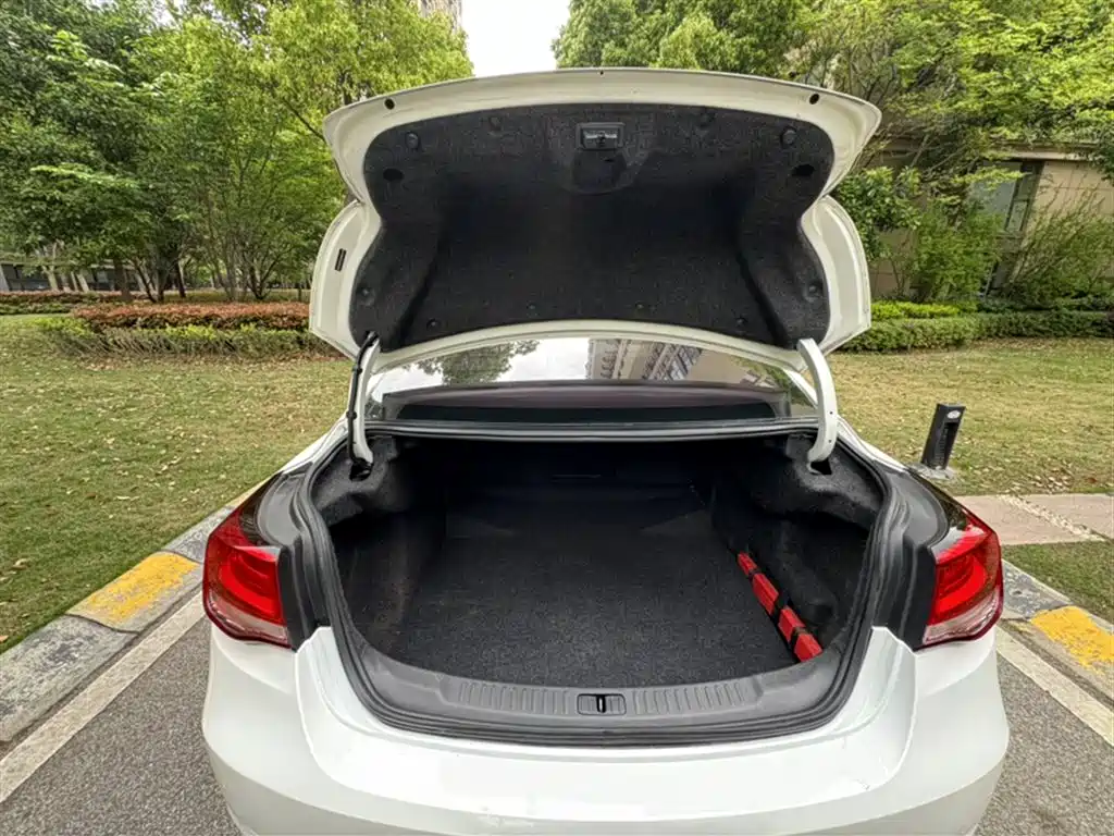 Chevrolet Malibu 2017 1.5T Automatic Luxury Edition фото 9
