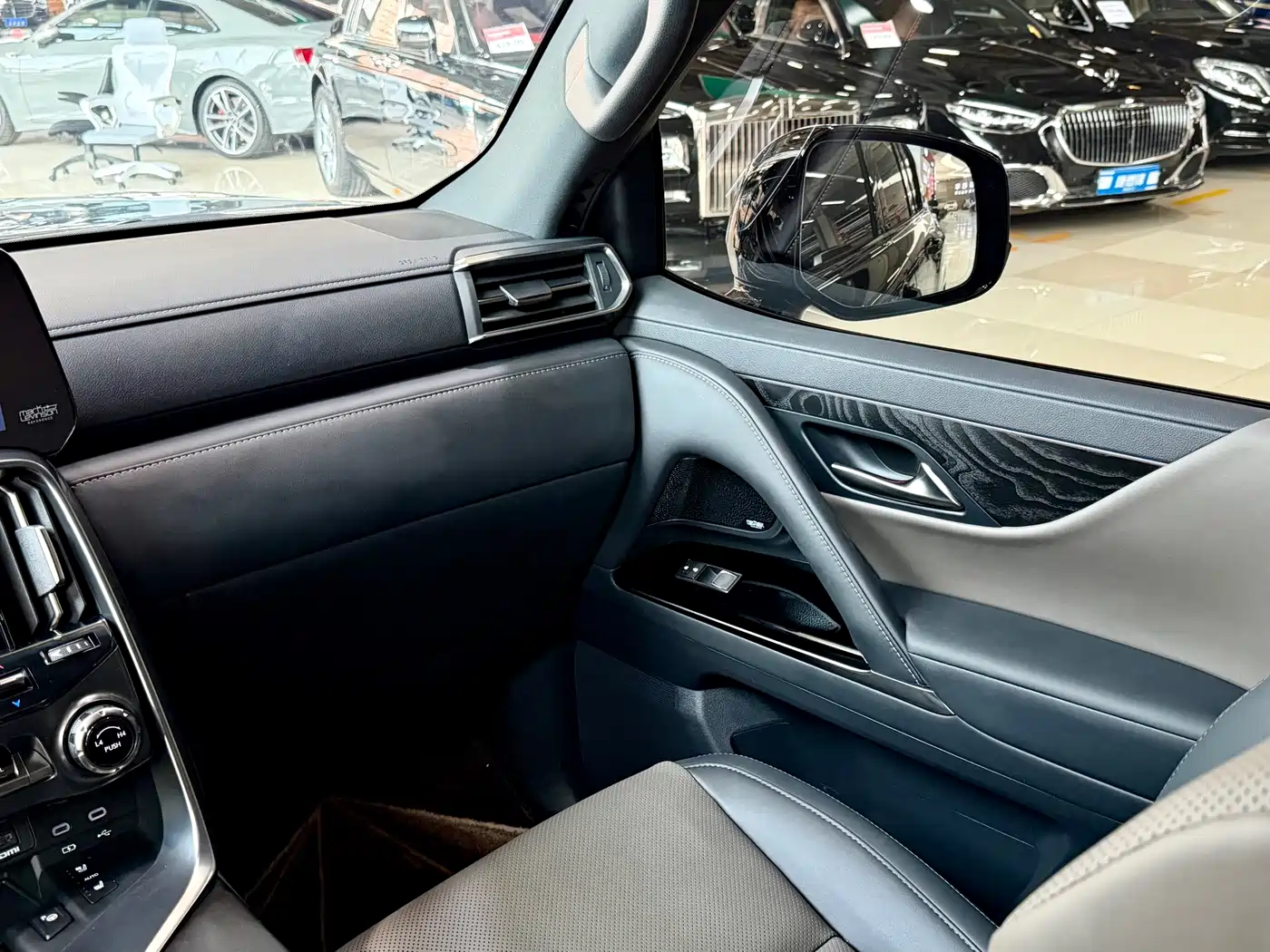 Lexus LX 2025 700h OVERTRAIL Frontier Edition фото 20