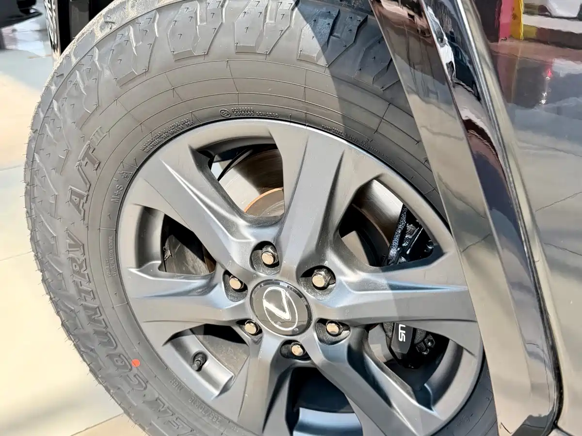 Lexus LX 2025 700h OVERTRAIL Frontier Edition фото 5