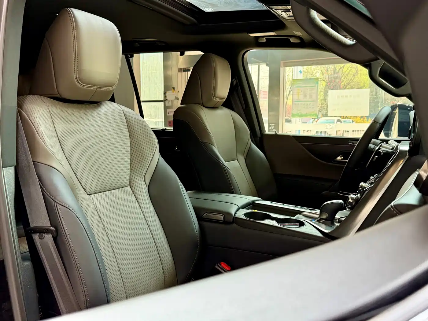 Lexus LX 2025 700h OVERTRAIL Frontier Edition фото 25
