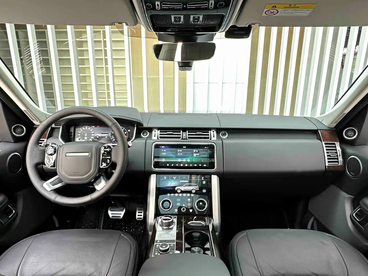 Land Rover Range Rover 2021 3.0 L6 Heritage Extended Classic Edition фото 18