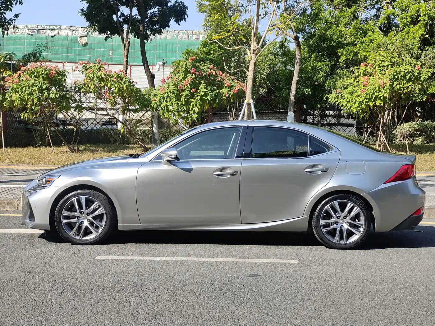 Lexus IS 2017 300 Fashion Edition фото 7
