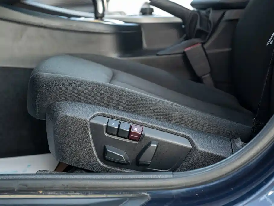 BMW 1 Series (Import) 2015 120i Leading фото 37