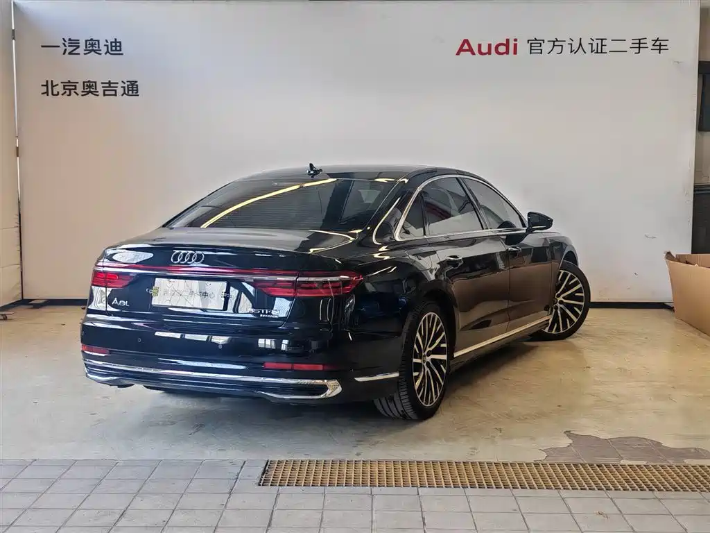 Фото 31 - Audi A8