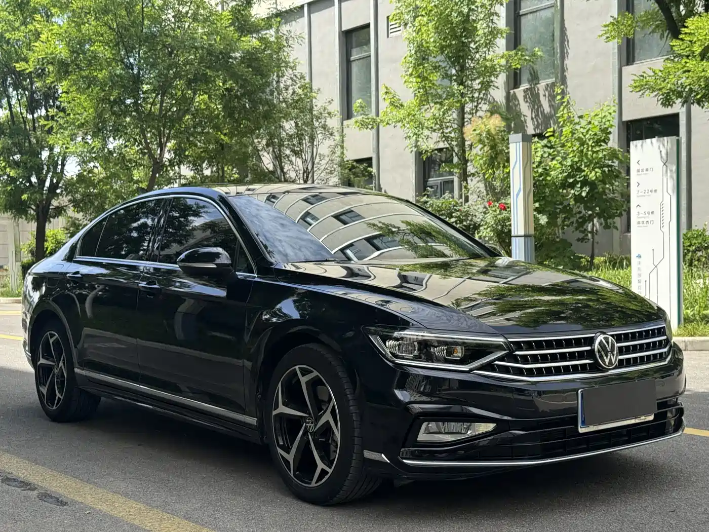 Volkswagen Magotan 2023 2 Million Units Anniversary Edition 330TSI DSG Leading Type фото 3