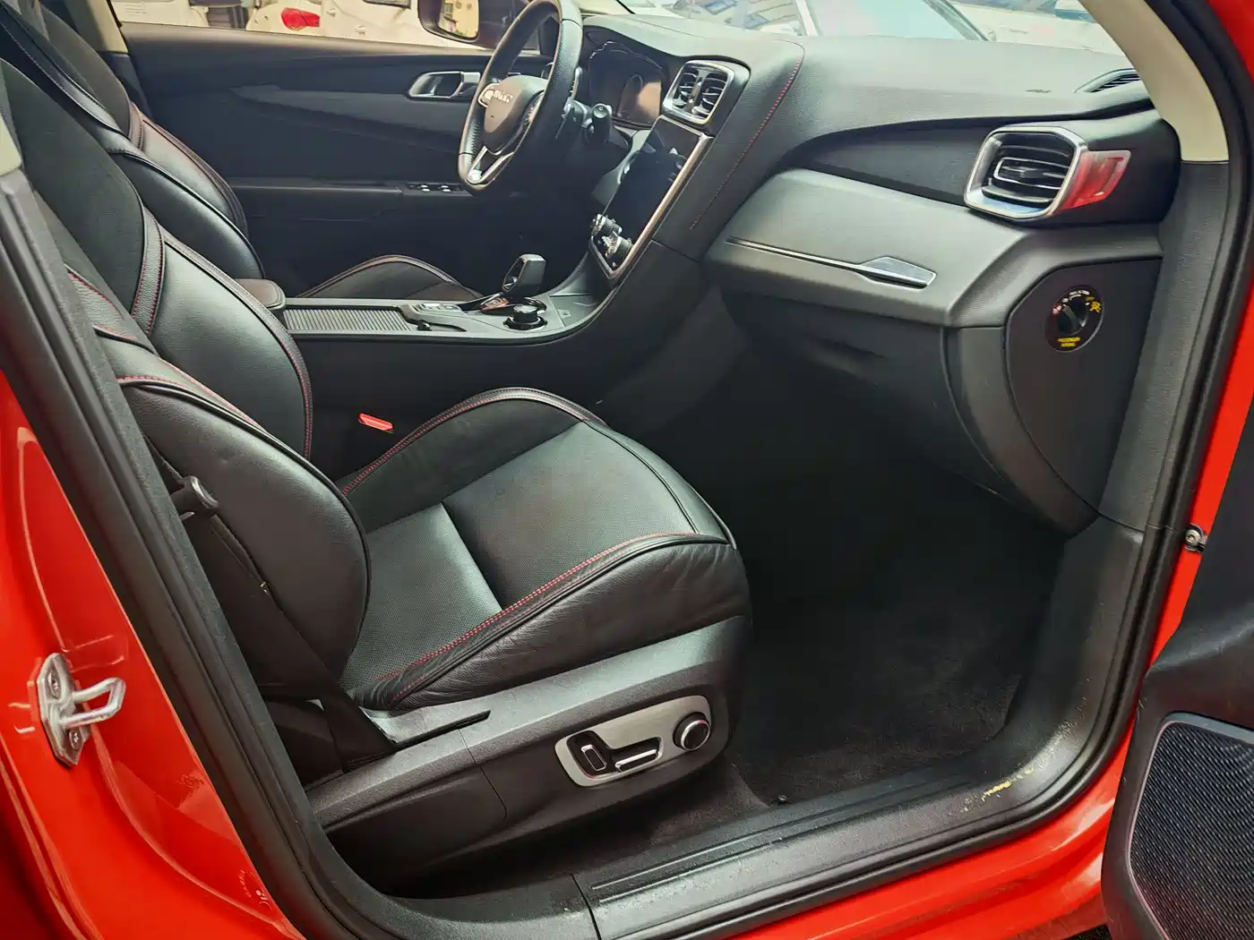 Lynk & Co 01 2017 2.0T AWD Pro фото 18