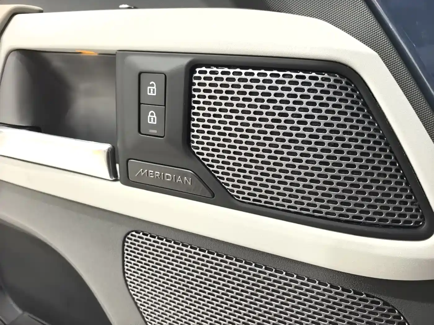Land Rover Defender 2021 90 P400 X-DYNAMIC S фото 9