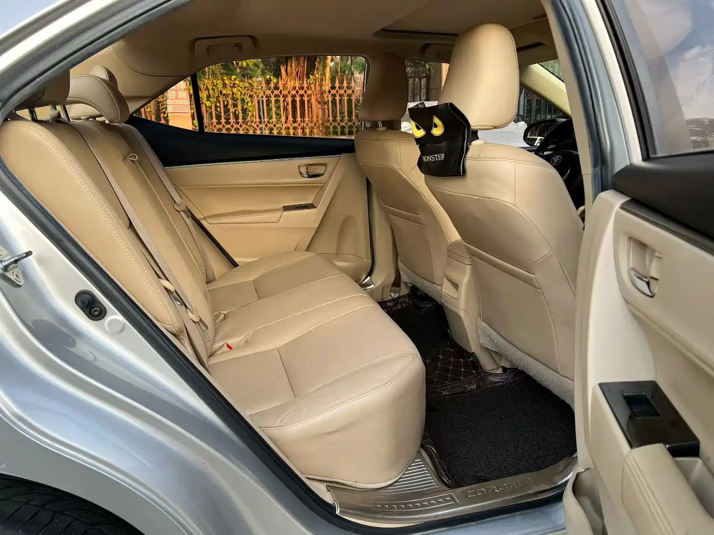 Toyota Corolla 2014 1.6L CVT GL-i Leather Edition фото 8