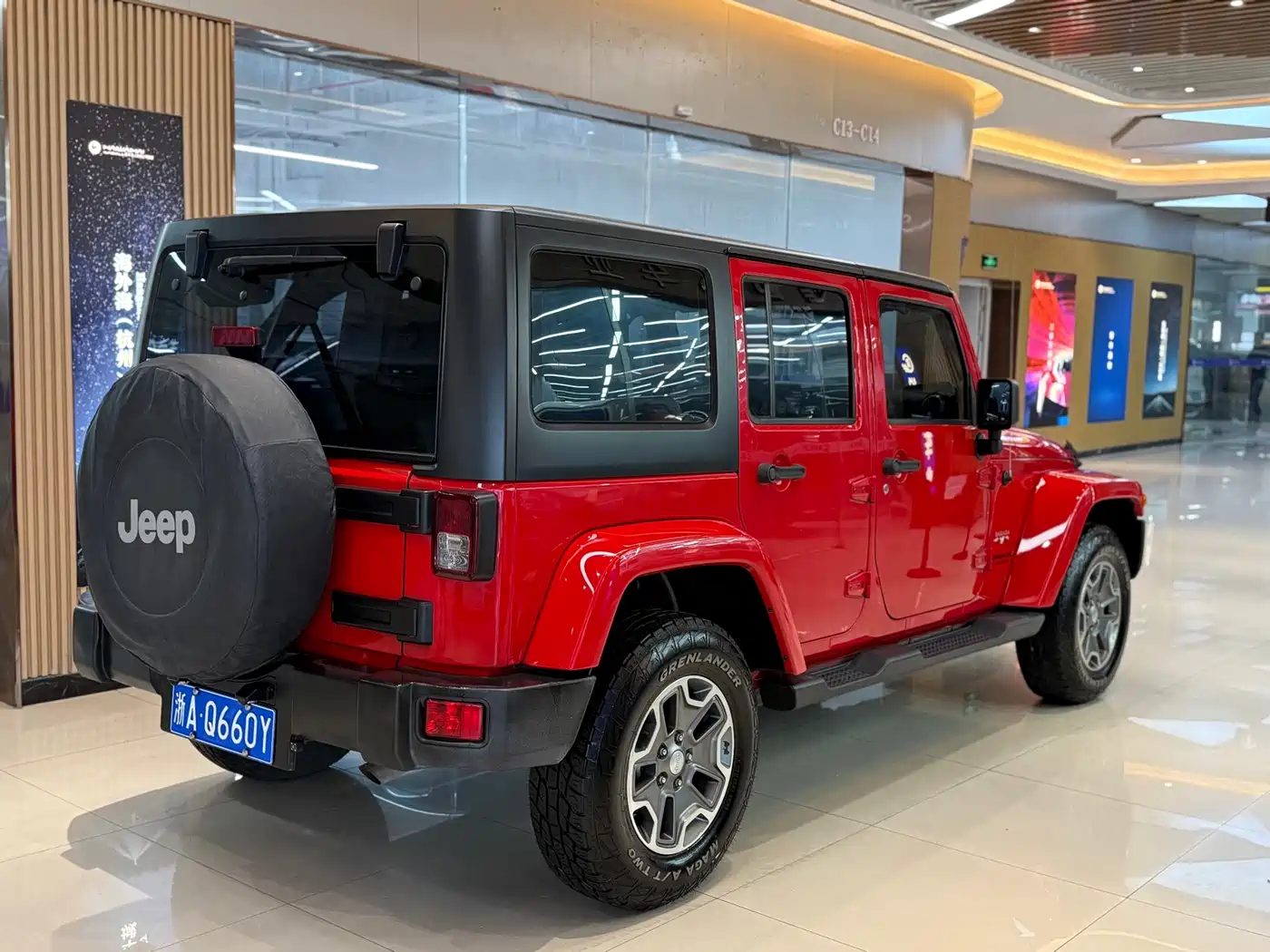 Фото 9 - Jeep Wrangler