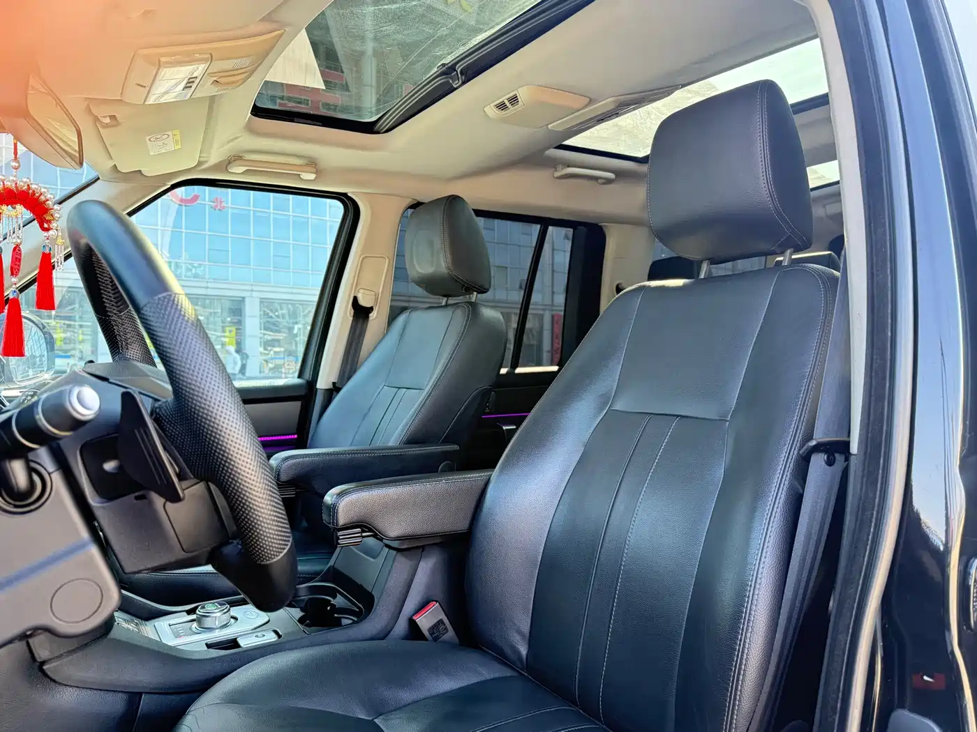 Land Rover Discovery 2015 3.0 SC V6 SE фото 10