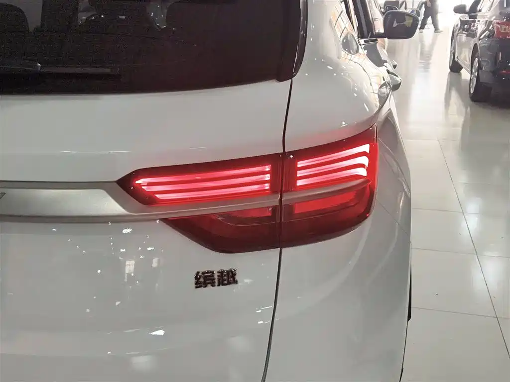 Фото 24 - Geely Coolray