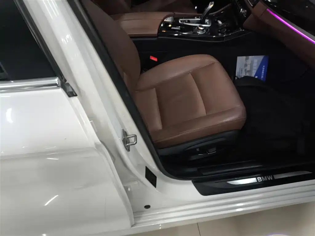 BMW 5 Series 2017 525Li Leading Edition фото 4