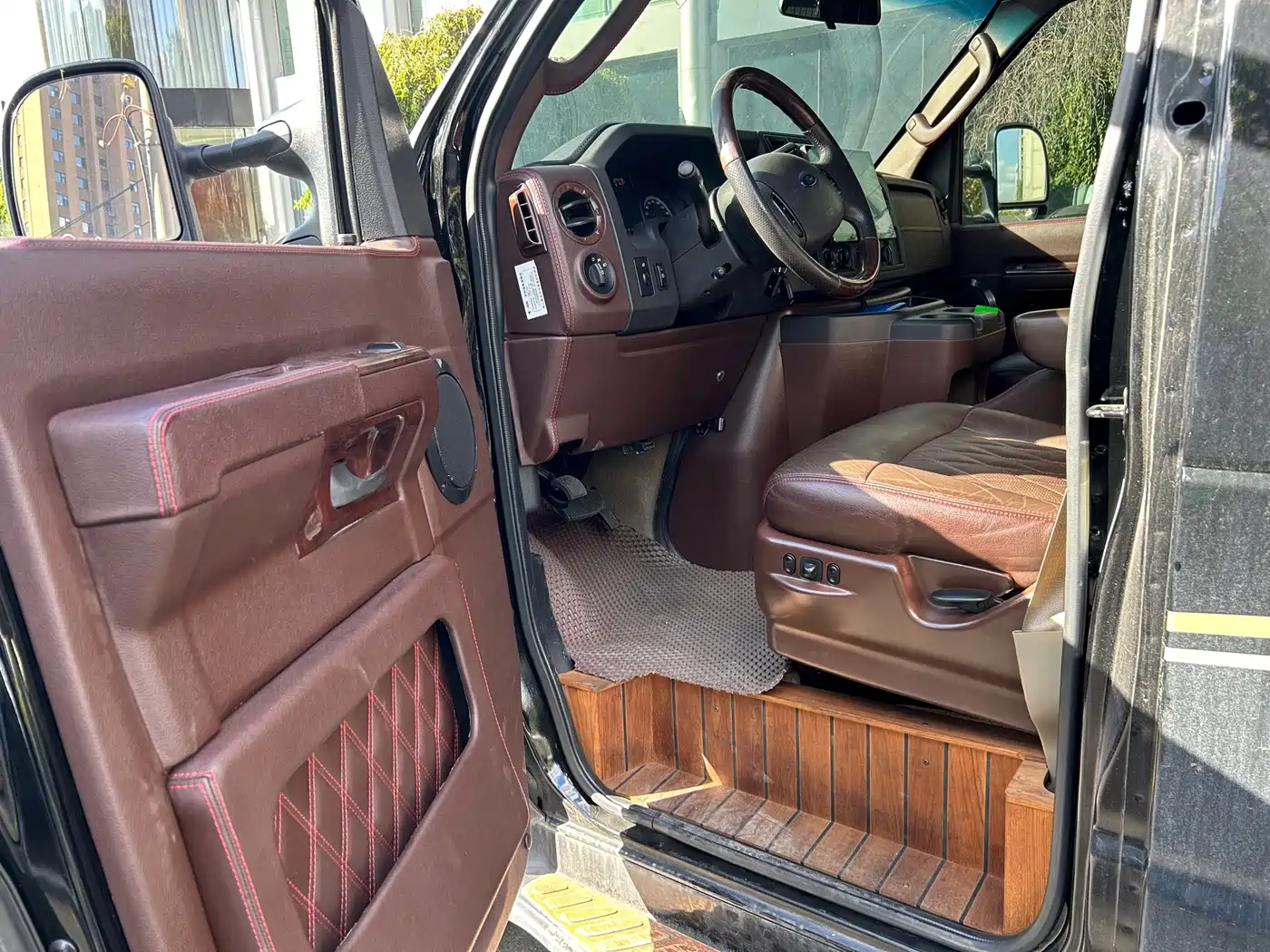 Ford E350 2016 2011 5.4L Standard Yacht Edition
