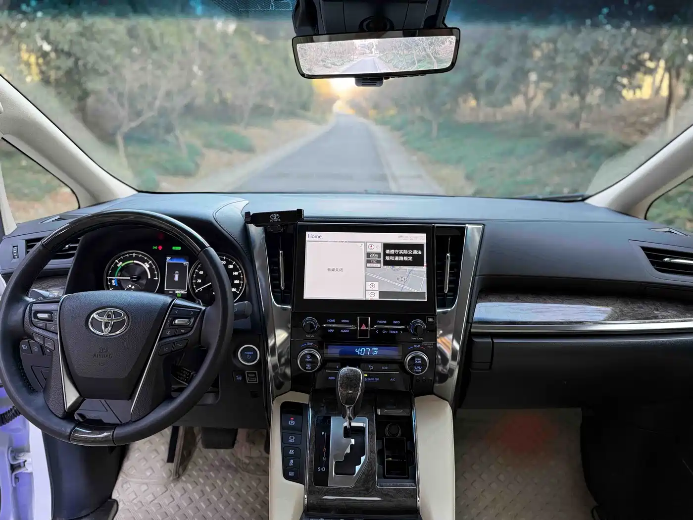 Toyota Alphard 2021 Hybrid 2.5L Premium фото 10