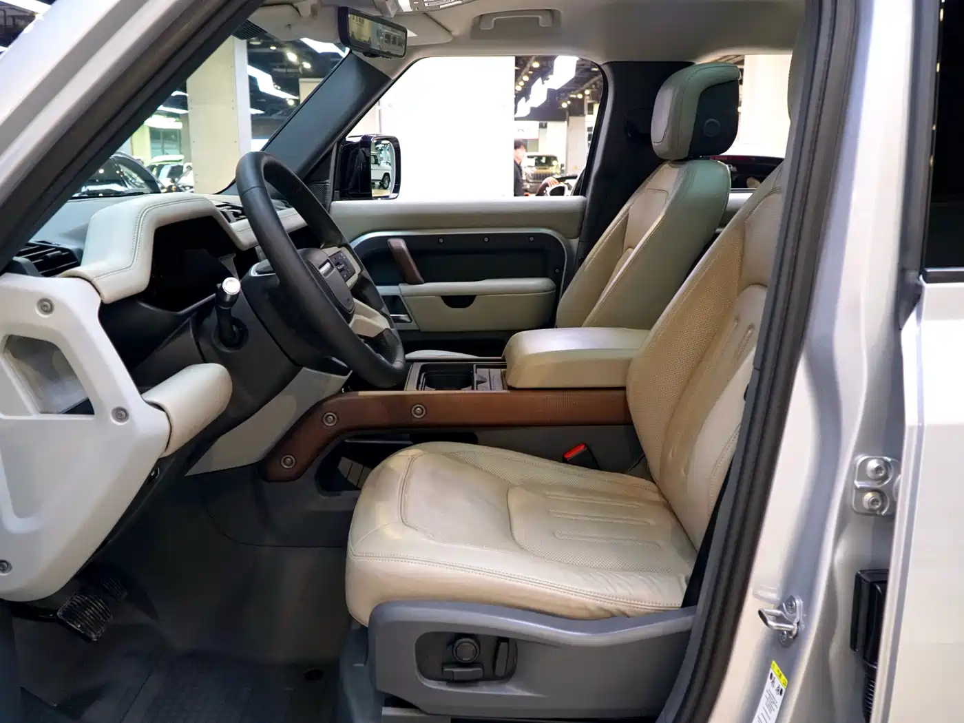 Land Rover Defender 2020 Model 110 P400 HSE фото 8