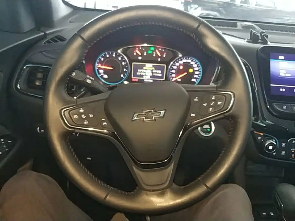 Фото 11 - Chevrolet Equinox